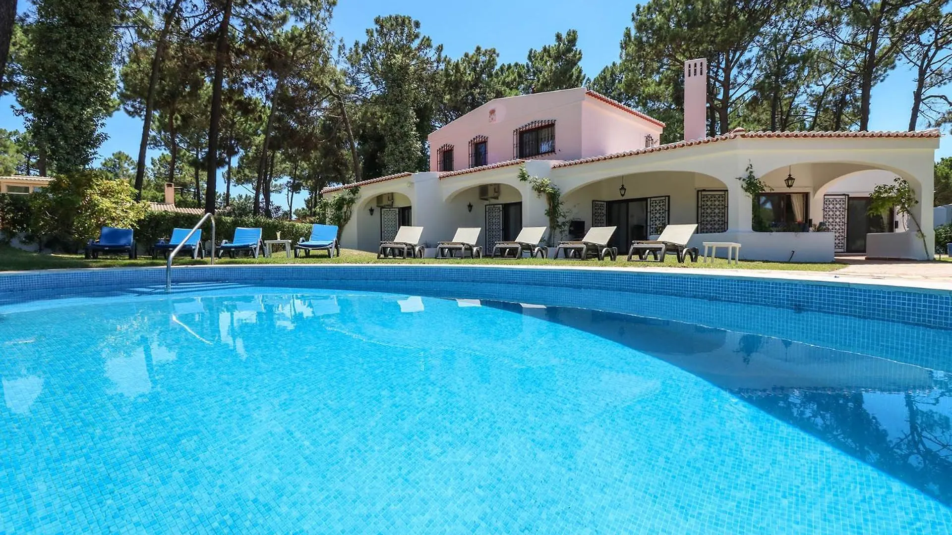 Villa Joselina Βιλαμούρα